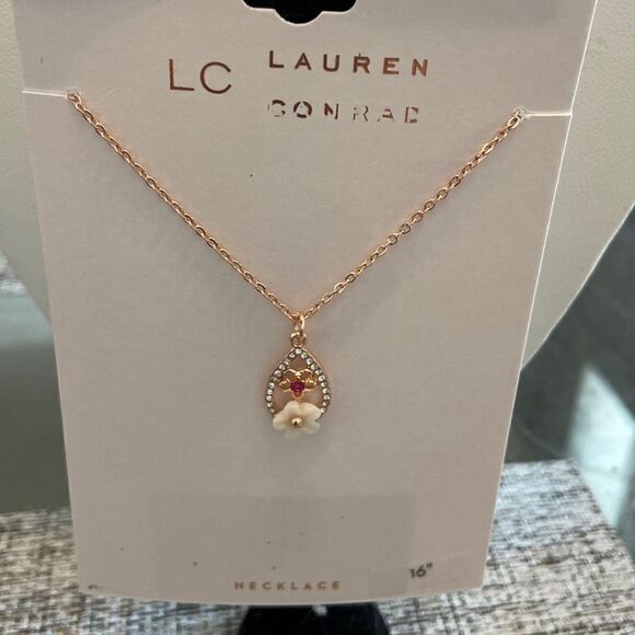 Lauren Conrad Necklace Flower pendant NWT - Picture 1 of 5
